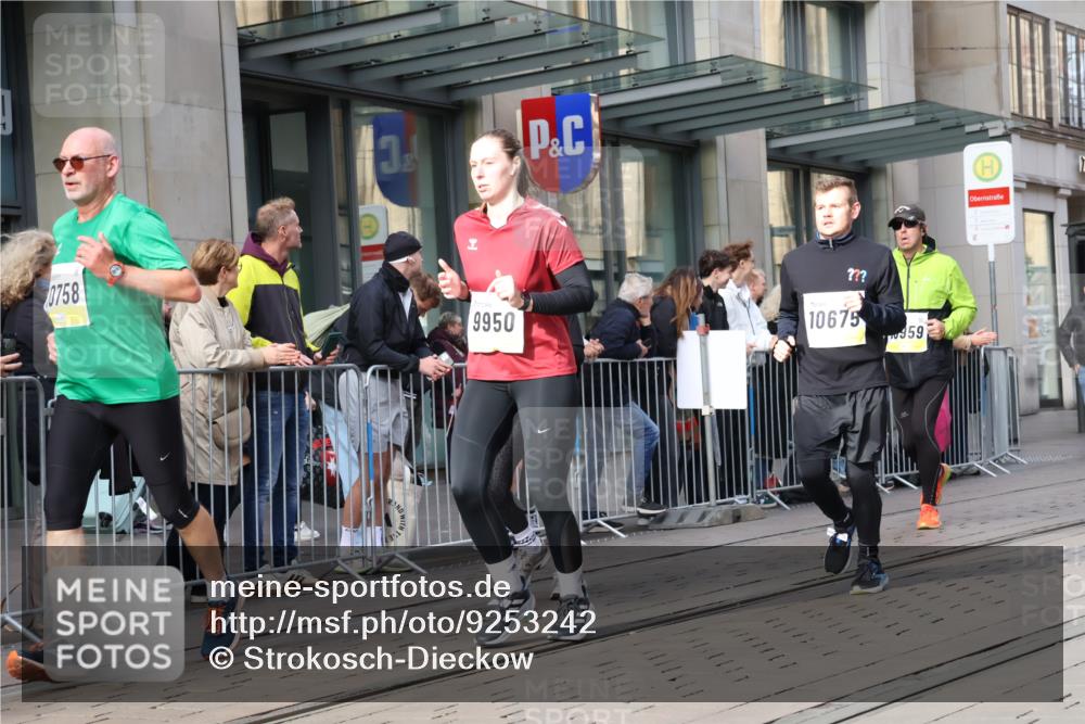 05.10.2025 - 20. swb-Marathon Bremen Strokosch-Dieckow http://msf.ph/oto/9253242 05.10.2025 10:55:44 Ziel 7147, 9258, 9541, 9811, 9855, 9871, 9950, 9968, 10006, 10009, 10015, 10394, 10610, 10641, 10654, 10664, 10675, 10758, 10921, 10959, 10989, 10992, 11052, 11095, 11148, 11364, 11366, 11439, 11620, 11626, 11630, 11693, 11741, 7147, 9258, 9541, 9811, 9855, 9871, 9950, 9968, 10006, 10009, 10015, 10394, 10610, 10641, 10654, 10664, 10675, 10758, 10921, 10959, 10989, 10992, 11052, 11095, 11148, 11364, 11366, 11620, 11630, 11693 meine-sportfotos.de