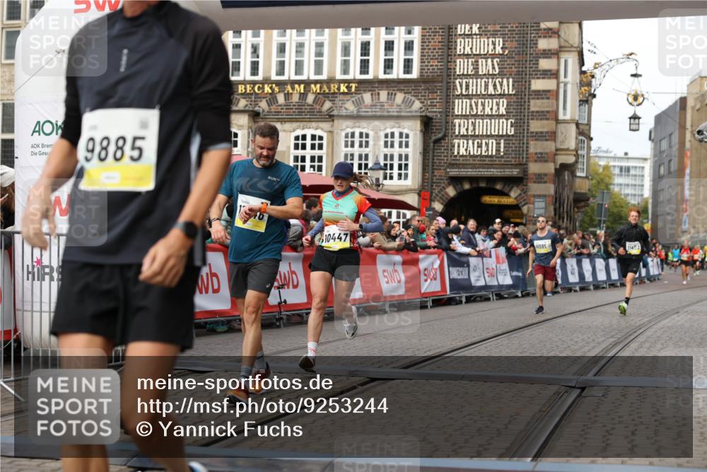 05.10.2025 - 20. swb-Marathon Bremen Yannick Fuchs http://msf.ph/oto/9253244 05.10.2025 10:45:32 Ziel 9396, 9885, 9963, 10447, 10634, 11346, 11403, 11585 meine-sportfotos.de