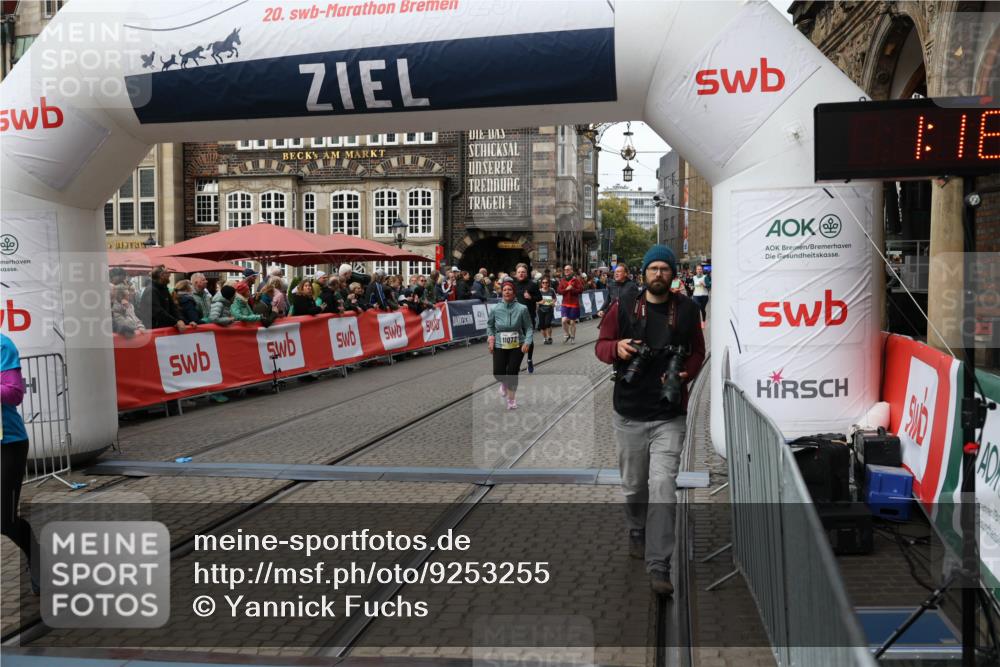 05.10.2025 - 20. swb-Marathon Bremen Yannick Fuchs http://msf.ph/oto/9253255 05.10.2025 11:14:36 Ziel 9756, 10292, 11072, 11139 meine-sportfotos.de