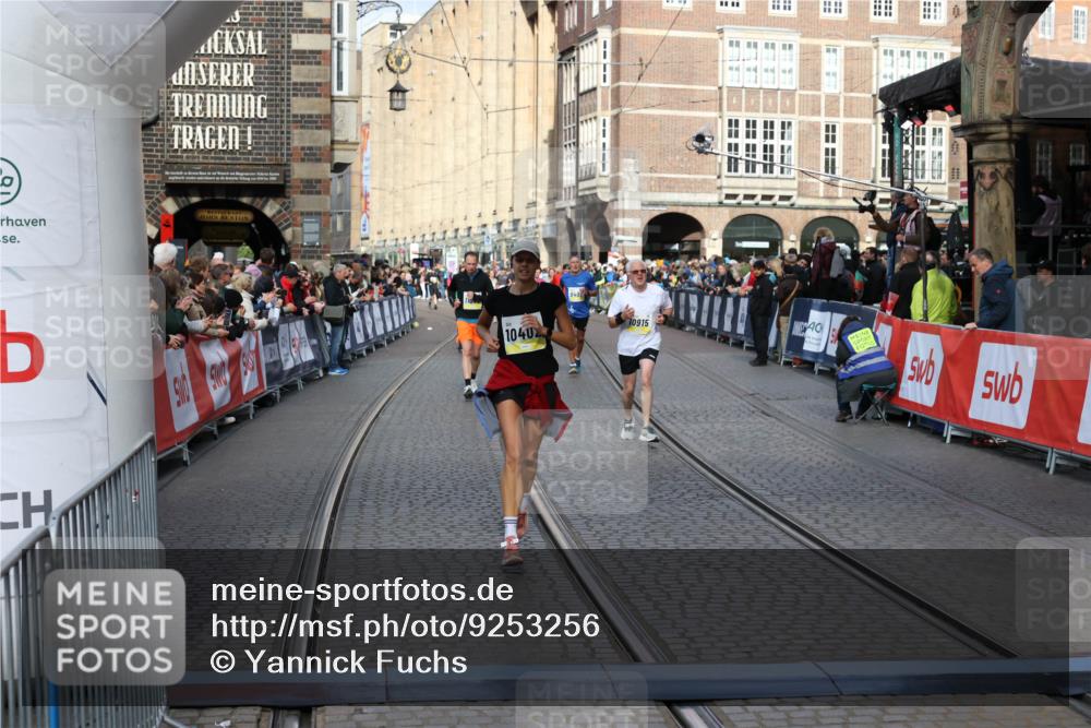 05.10.2025 - 20. swb-Marathon Bremen Yannick Fuchs http://msf.ph/oto/9253256 05.10.2025 10:54:24 Ziel 9402, 9574, 9900, 9935, 10234, 10402, 10533, 10915, 11203, 11449 meine-sportfotos.de