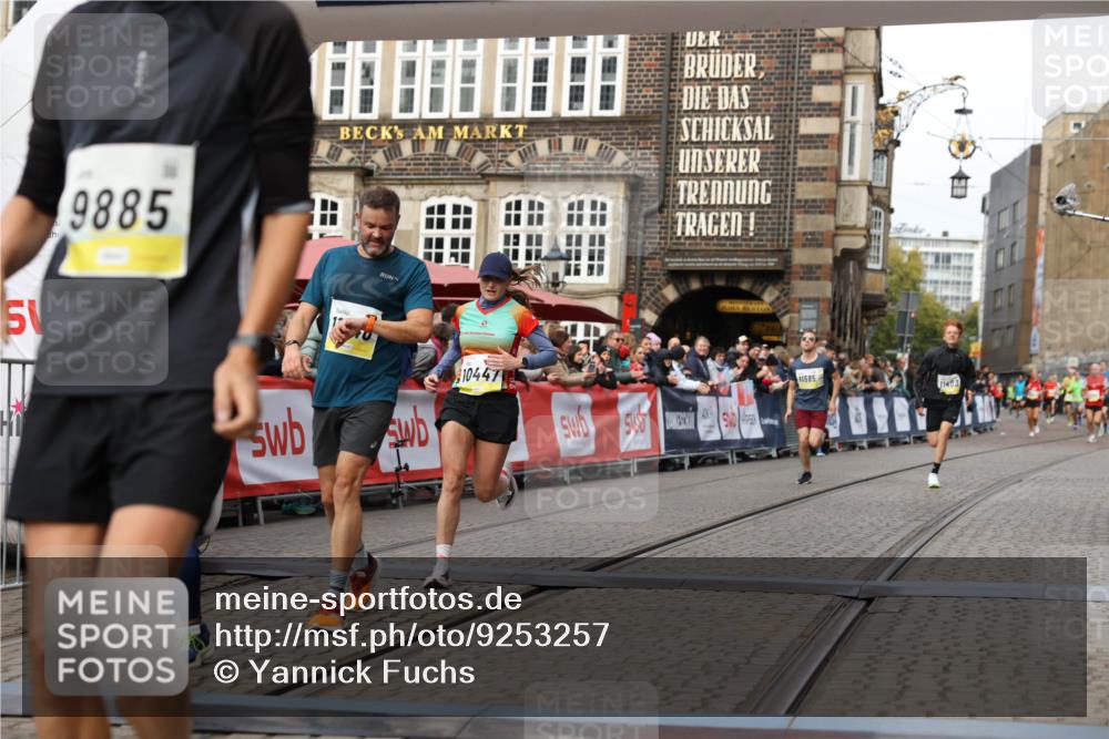 05.10.2025 - 20. swb-Marathon Bremen Yannick Fuchs http://msf.ph/oto/9253257 05.10.2025 10:45:32 Ziel 9396, 9885, 9963, 10447, 10634, 11346, 11403, 11585 meine-sportfotos.de