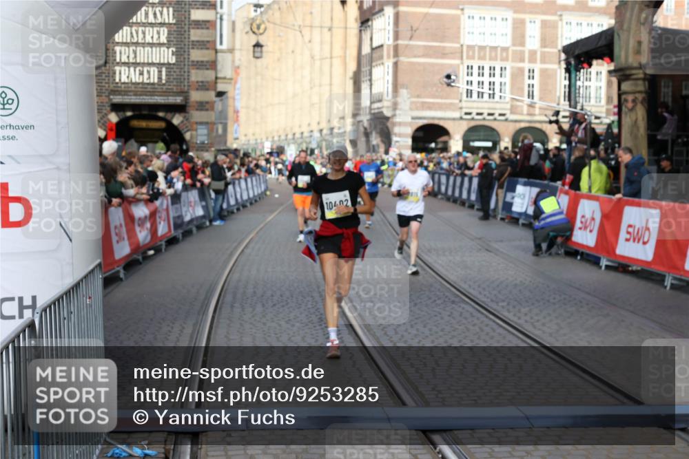 05.10.2025 - 20. swb-Marathon Bremen Yannick Fuchs http://msf.ph/oto/9253285 05.10.2025 10:54:24 Ziel 9402, 9574, 9900, 9935, 10234, 10402, 10533, 10915, 11203, 11449 meine-sportfotos.de