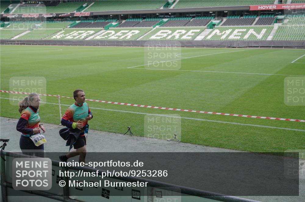 05.10.2025 - 20. swb-Marathon Bremen Michael Burmester http://msf.ph/oto/9253286 05.10.2025 10:42:04 Laufen im Stadion 7069, 8533, 8865, 9265, 9401, 9519, 9538, 9632, 9648, 9649, 9798, 9815, 9836, 9837, 9907, 9972, 9982, 10031, 10051, 10082, 10087, 10095, 10125, 10129, 10132, 10134, 10148, 10152, 10189, 10212, 10214, 10223, 10239, 10248, 10264, 10333, 10499, 10522, 10706, 10722, 10815, 10824, 10937, 10943, 10998, 11037, 11056, 11097, 11126, 11142, 11206, 11232, 11379, 11395, 11405, 11437, 11473, 11584, 11634, 9217, 9274, 9357, 11261 meine-sportfotos.de