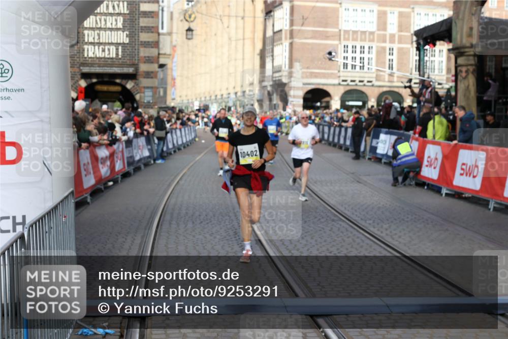 05.10.2025 - 20. swb-Marathon Bremen Yannick Fuchs http://msf.ph/oto/9253291 05.10.2025 10:54:24 Ziel 9402, 9574, 9900, 9935, 10234, 10402, 10533, 10915, 11203, 11449 meine-sportfotos.de