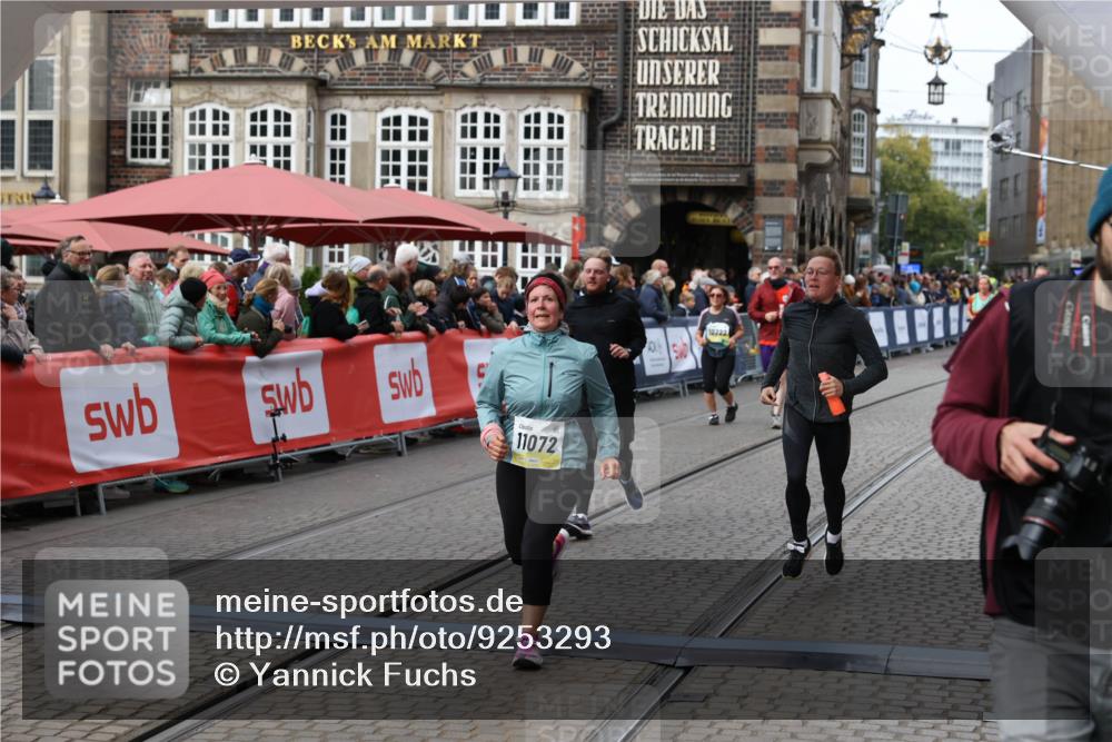 05.10.2025 - 20. swb-Marathon Bremen Yannick Fuchs http://msf.ph/oto/9253293 05.10.2025 11:14:37 Ziel 9756, 10292, 11072, 11139 meine-sportfotos.de