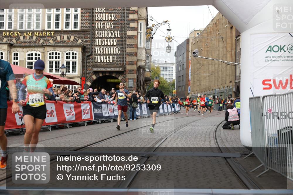 05.10.2025 - 20. swb-Marathon Bremen Yannick Fuchs http://msf.ph/oto/9253309 05.10.2025 10:45:32 Ziel 9396, 9885, 9963, 10447, 10634, 11346, 11403, 11585 meine-sportfotos.de
