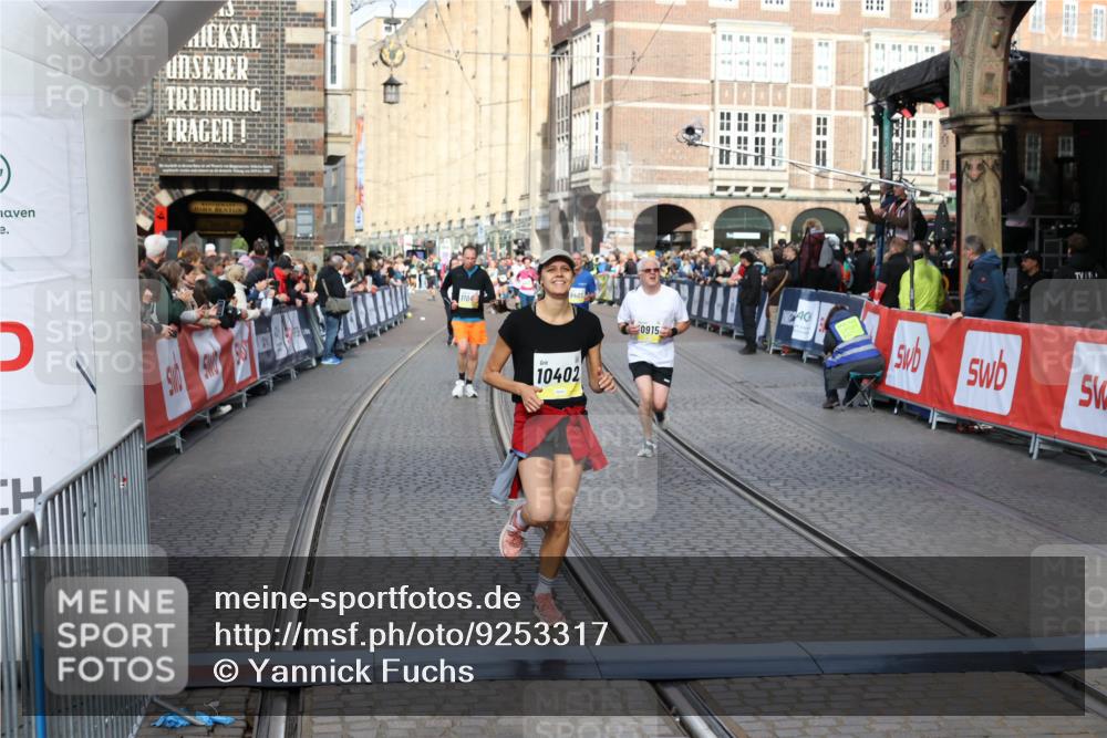 05.10.2025 - 20. swb-Marathon Bremen Yannick Fuchs http://msf.ph/oto/9253317 05.10.2025 10:54:25 Ziel 9402, 9574, 9900, 9935, 10234, 10402, 10533, 10915, 11203, 11449 meine-sportfotos.de