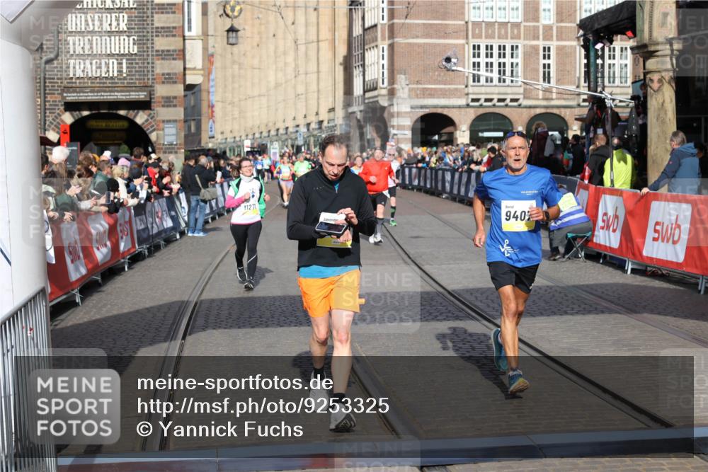 05.10.2025 - 20. swb-Marathon Bremen Yannick Fuchs http://msf.ph/oto/9253325 05.10.2025 10:54:29 Ziel 9407, 9574, 10234, 10402, 10915, 11040, 11271 meine-sportfotos.de