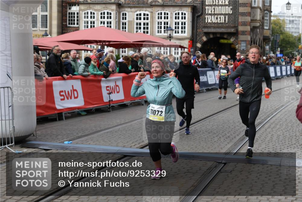 05.10.2025 - 20. swb-Marathon Bremen Yannick Fuchs http://msf.ph/oto/9253329 05.10.2025 11:14:38 Ziel 9756, 10292, 11072, 11139 meine-sportfotos.de