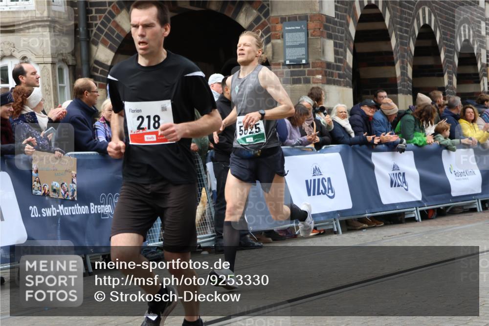 05.10.2025 - 20. swb-Marathon Bremen Strokosch-Dieckow http://msf.ph/oto/9253330 05.10.2025 12:51:25 Ziel 218, 938, 1339, 5625, 8099 meine-sportfotos.de