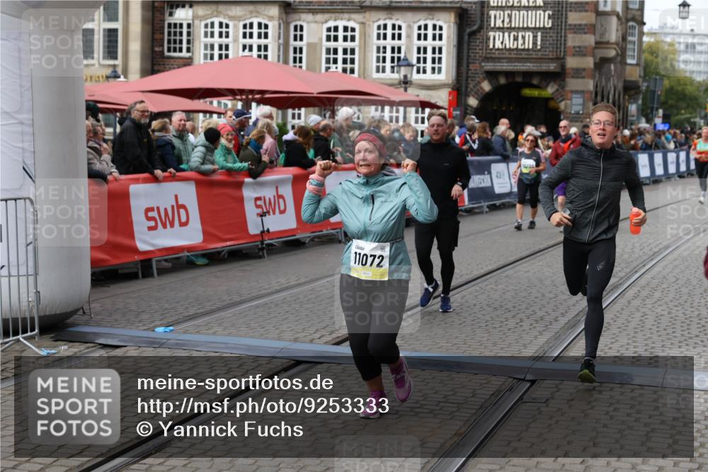 05.10.2025 - 20. swb-Marathon Bremen Yannick Fuchs http://msf.ph/oto/9253333 05.10.2025 11:14:38 Ziel 9756, 10292, 11072, 11139 meine-sportfotos.de