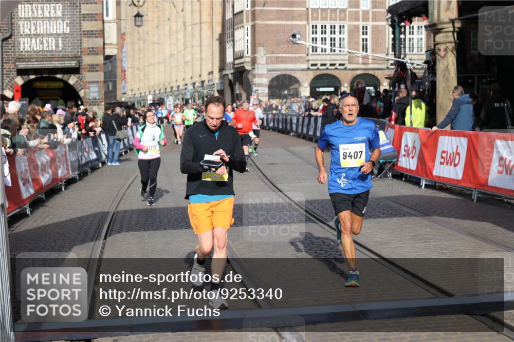 05.10.2025 - 20. swb-Marathon Bremen Yannick Fuchs http://msf.ph/oto/9253340 05.10.2025 10:54:30 Ziel 9407, 10097, 10402, 10915, 11040, 11271 meine-sportfotos.de