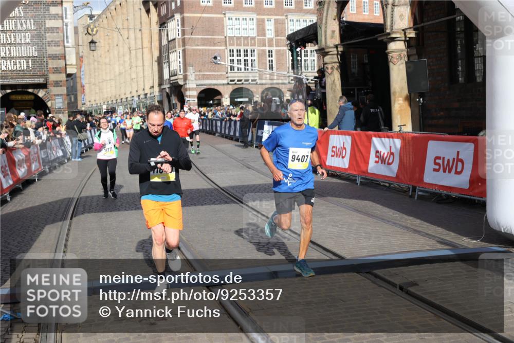 05.10.2025 - 20. swb-Marathon Bremen Yannick Fuchs http://msf.ph/oto/9253357 05.10.2025 10:54:30 Ziel 9407, 10097, 10402, 10915, 11040, 11271 meine-sportfotos.de