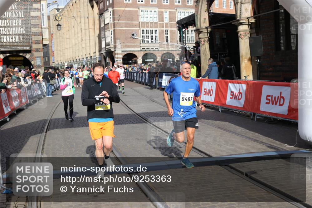 05.10.2025 - 20. swb-Marathon Bremen Yannick Fuchs http://msf.ph/oto/9253363 05.10.2025 10:54:30 Ziel 9407, 10097, 10402, 10915, 11040, 11271 meine-sportfotos.de