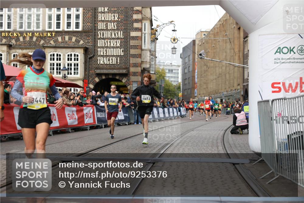 05.10.2025 - 20. swb-Marathon Bremen Yannick Fuchs http://msf.ph/oto/9253376 05.10.2025 10:45:33 Ziel 9396, 9885, 10447, 10634, 11346, 11403, 11585 meine-sportfotos.de