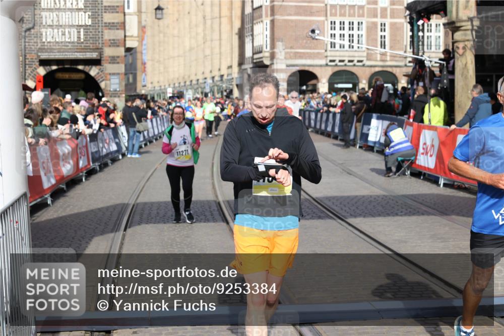 05.10.2025 - 20. swb-Marathon Bremen Yannick Fuchs http://msf.ph/oto/9253384 05.10.2025 10:54:31 Ziel 9392, 9407, 9633, 10097, 10402, 10810, 10915, 11040, 11271 meine-sportfotos.de