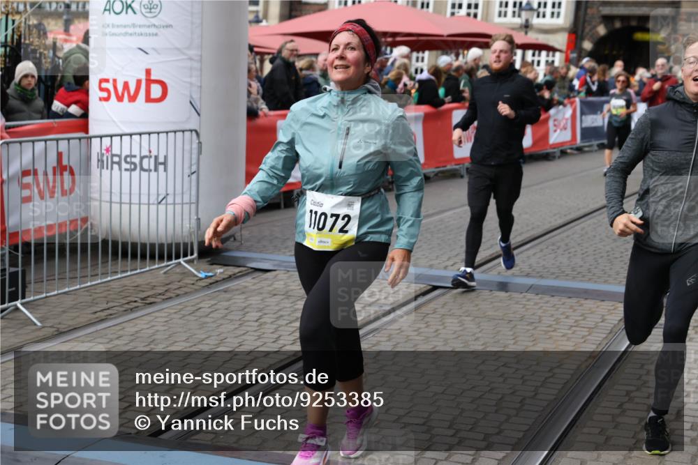 05.10.2025 - 20. swb-Marathon Bremen Yannick Fuchs http://msf.ph/oto/9253385 05.10.2025 11:14:38 Ziel 9756, 10292, 11072, 11139 meine-sportfotos.de