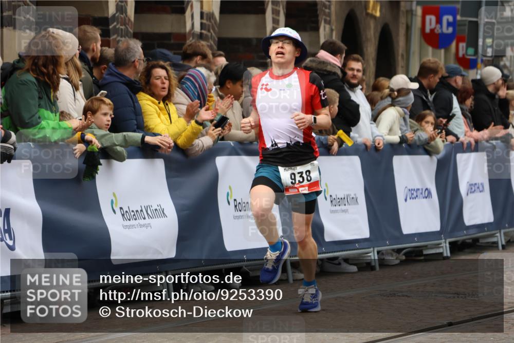 05.10.2025 - 20. swb-Marathon Bremen Strokosch-Dieckow http://msf.ph/oto/9253390 05.10.2025 12:51:31 Ziel 938, 1494, 1814, 1913, 8099 meine-sportfotos.de