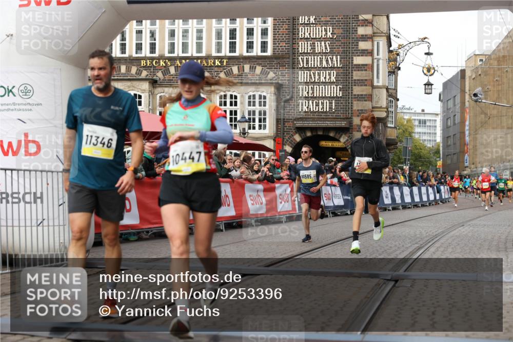 05.10.2025 - 20. swb-Marathon Bremen Yannick Fuchs http://msf.ph/oto/9253396 05.10.2025 10:45:33 Ziel 9396, 9885, 10447, 10634, 11346, 11403, 11585 meine-sportfotos.de