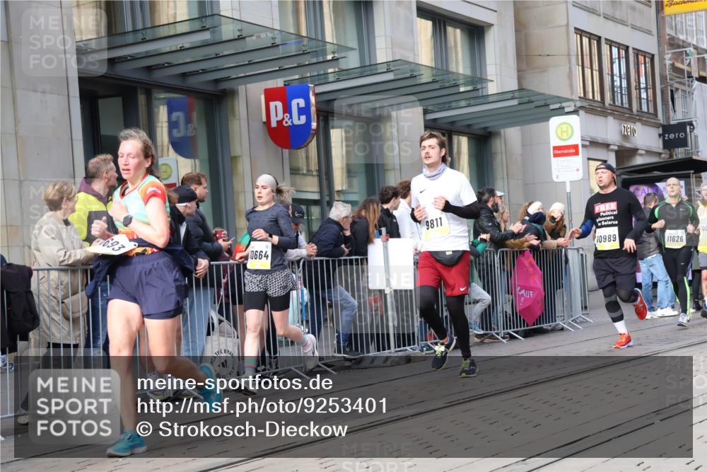 05.10.2025 - 20. swb-Marathon Bremen Strokosch-Dieckow http://msf.ph/oto/9253401 05.10.2025 10:55:49 Ziel 9258, 9541, 9811, 9855, 9871, 9950, 9968, 10006, 10009, 10015, 10191, 10196, 10394, 10424, 10641, 10664, 10675, 10758, 10921, 10959, 10989, 10992, 11095, 11148, 11364, 11366, 11554, 11620, 11626, 11630, 11693, 11741, 9258, 9541, 9811, 9855, 9871, 9950, 9968, 10006, 10009, 10015, 10191, 10196, 10394, 10424, 10641, 10664, 10675, 10758, 10921, 10959, 10989, 10992, 11095, 11148, 11364, 11366, 11554, 11620, 11630, 11693 meine-sportfotos.de