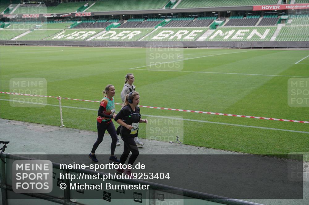 05.10.2025 - 20. swb-Marathon Bremen Michael Burmester http://msf.ph/oto/9253404 05.10.2025 10:42:08 Laufen im Stadion 7069, 8533, 8865, 9212, 9265, 9519, 9538, 9632, 9648, 9649, 9798, 9815, 9836, 9837, 9907, 9945, 9972, 9982, 9999, 10031, 10082, 10087, 10125, 10129, 10132, 10134, 10148, 10189, 10212, 10214, 10223, 10239, 10248, 10264, 10333, 10365, 10366, 10415, 10499, 10522, 10684, 10706, 10722, 10815, 10824, 10937, 10943, 10998, 11037, 11056, 11097, 11126, 11142, 11172, 11206, 11232, 11379, 11395, 11405, 11437, 11473, 11584, 11634, 9274, 9357, 11261 meine-sportfotos.de