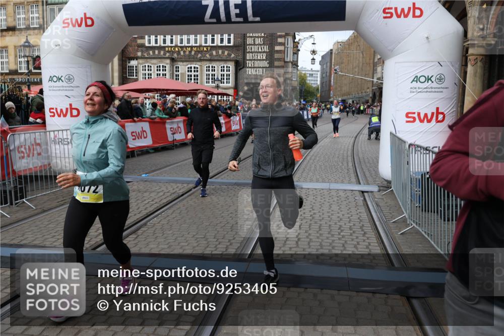 05.10.2025 - 20. swb-Marathon Bremen Yannick Fuchs http://msf.ph/oto/9253405 05.10.2025 11:14:39 Ziel 9756, 10292, 11072, 11139 meine-sportfotos.de