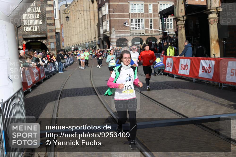 05.10.2025 - 20. swb-Marathon Bremen Yannick Fuchs http://msf.ph/oto/9253409 05.10.2025 10:54:33 Ziel 9392, 9407, 9633, 10032, 10097, 10810, 10915, 11040, 11271 meine-sportfotos.de
