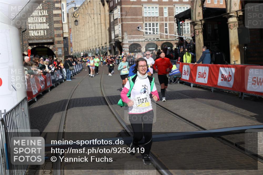 05.10.2025 - 20. swb-Marathon Bremen Yannick Fuchs http://msf.ph/oto/9253419 05.10.2025 10:54:33 Ziel 9392, 9407, 9633, 10032, 10097, 10810, 10915, 11040, 11271 meine-sportfotos.de
