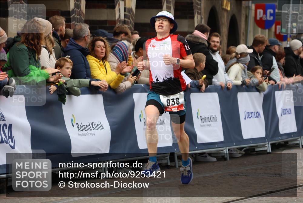 05.10.2025 - 20. swb-Marathon Bremen Strokosch-Dieckow http://msf.ph/oto/9253421 05.10.2025 12:51:31 Ziel 938, 1494, 1814, 1913, 8099 meine-sportfotos.de