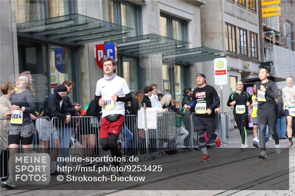05.10.2025 - 20. swb-Marathon Bremen Strokosch-Dieckow http://msf.ph/oto/9253425 05.10.2025 10:55:49 Ziel 9258, 9541, 9811, 9855, 9871, 9950, 9968, 10006, 10009, 10015, 10191, 10196, 10394, 10424, 10641, 10664, 10675, 10758, 10921, 10959, 10989, 10992, 11095, 11148, 11364, 11366, 11554, 11620, 11626, 11630, 11693, 11741, 9258, 9541, 9811, 9855, 9871, 9950, 9968, 10006, 10009, 10015, 10191, 10196, 10394, 10424, 10641, 10664, 10675, 10758, 10921, 10959, 10989, 10992, 11095, 11148, 11364, 11366, 11554, 11620, 11630, 11693 meine-sportfotos.de