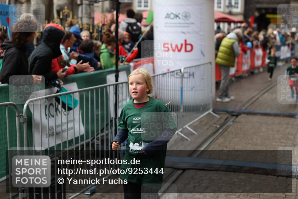 05.10.2025 - 20. swb-Marathon Bremen Yannick Fuchs http://msf.ph/oto/9253444 05.10.2025 15:22:11 Ziel  meine-sportfotos.de