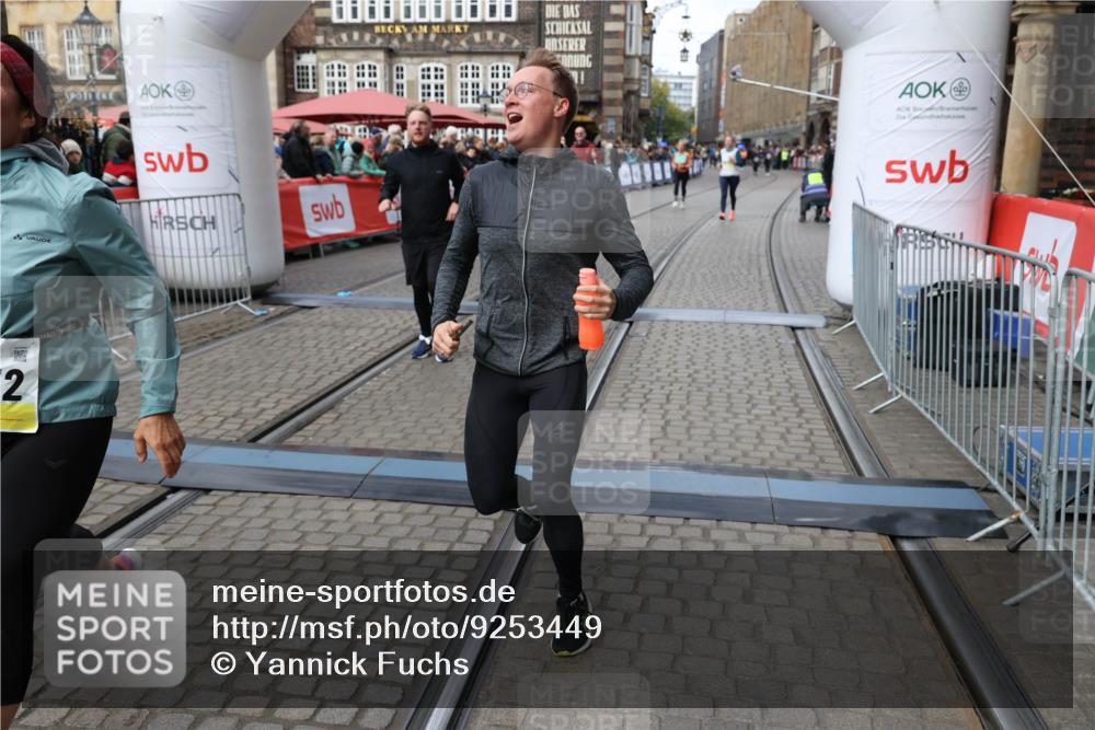 05.10.2025 - 20. swb-Marathon Bremen Yannick Fuchs http://msf.ph/oto/9253449 05.10.2025 11:14:39 Ziel 9756, 10292, 11072, 11139 meine-sportfotos.de