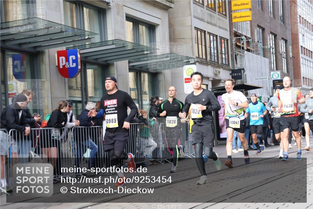 05.10.2025 - 20. swb-Marathon Bremen Strokosch-Dieckow http://msf.ph/oto/9253454 05.10.2025 10:55:50 Ziel 9258, 9541, 9811, 9855, 9950, 9968, 10006, 10009, 10015, 10028, 10191, 10196, 10394, 10424, 10590, 10641, 10664, 10675, 10758, 10921, 10959, 10989, 10992, 11095, 11148, 11364, 11366, 11554, 11620, 11626, 11630, 11662, 11693, 11741, 9258, 9541, 9811, 9855, 9950, 9968, 10006, 10009, 10015, 10028, 10191, 10196, 10394, 10424, 10590, 10641, 10664, 10675, 10758, 10921, 10959, 10989, 10992, 11095, 11148, 11364, 11366, 11554, 11620, 11630, 11662, 11693 meine-sportfotos.de
