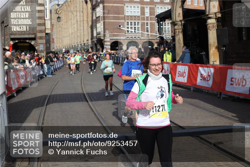05.10.2025 - 20. swb-Marathon Bremen Yannick Fuchs http://msf.ph/oto/9253457 05.10.2025 10:54:33 Ziel 9392, 9407, 9633, 10032, 10097, 10810, 10915, 11040, 11271 meine-sportfotos.de