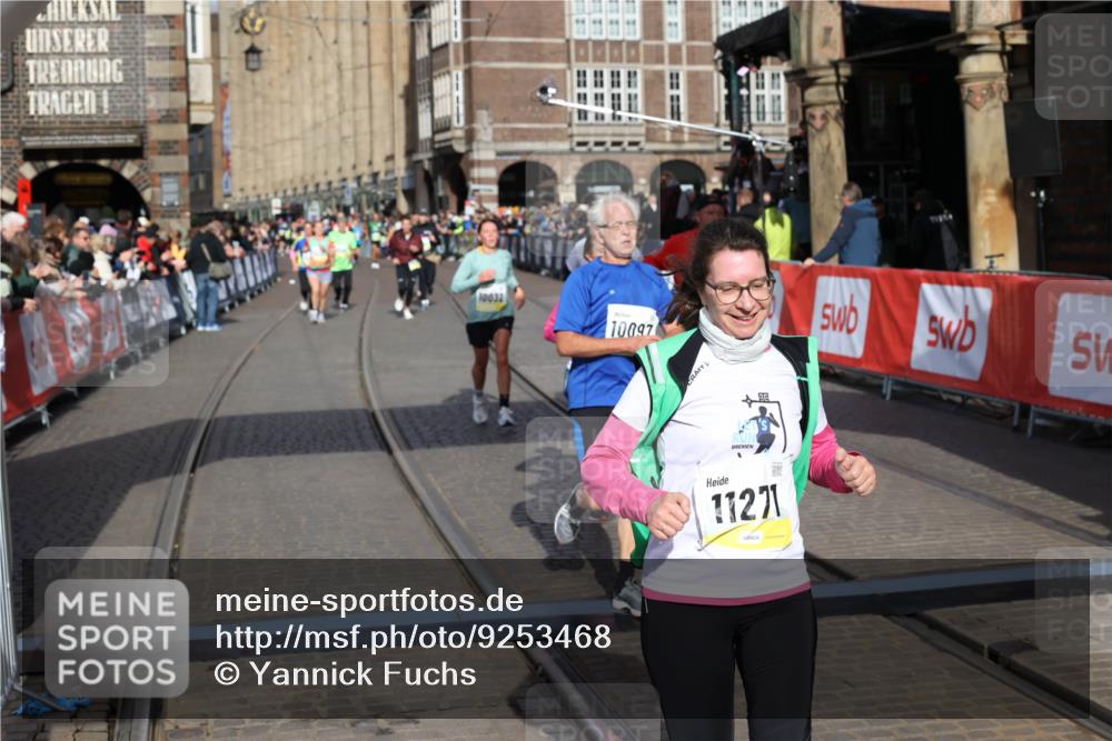 05.10.2025 - 20. swb-Marathon Bremen Yannick Fuchs http://msf.ph/oto/9253468 05.10.2025 10:54:33 Ziel 9392, 9407, 9633, 10032, 10097, 10810, 10915, 11040, 11271 meine-sportfotos.de