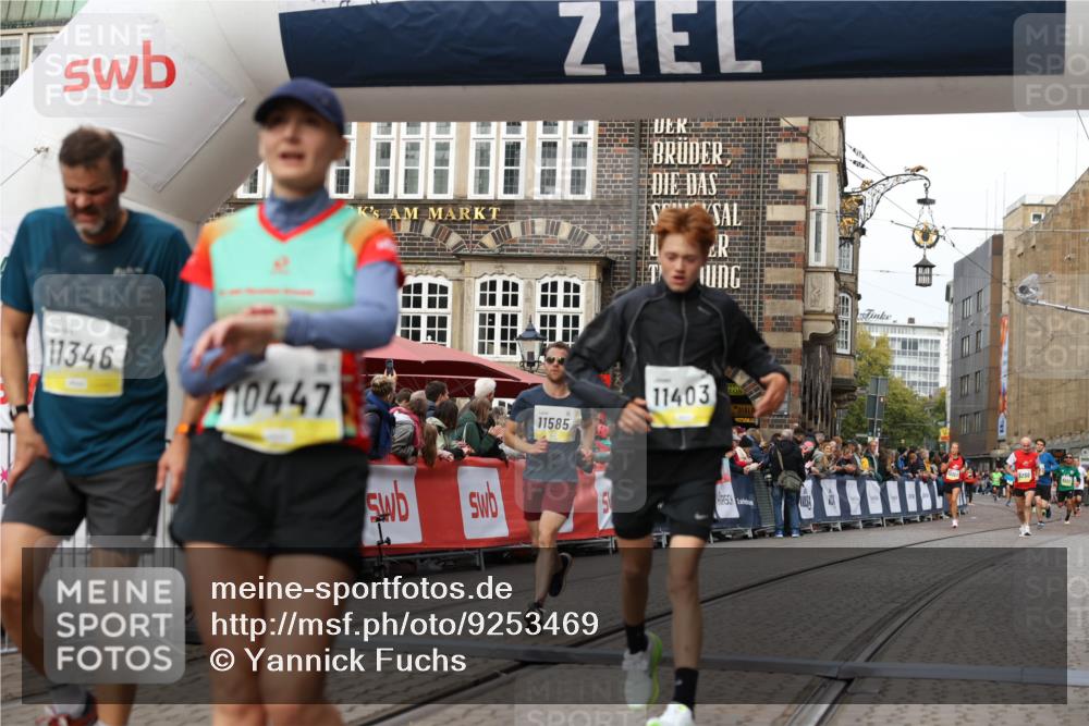 05.10.2025 - 20. swb-Marathon Bremen Yannick Fuchs http://msf.ph/oto/9253469 05.10.2025 10:45:34 Ziel 9396, 9885, 10447, 10634, 11346, 11403, 11585 meine-sportfotos.de