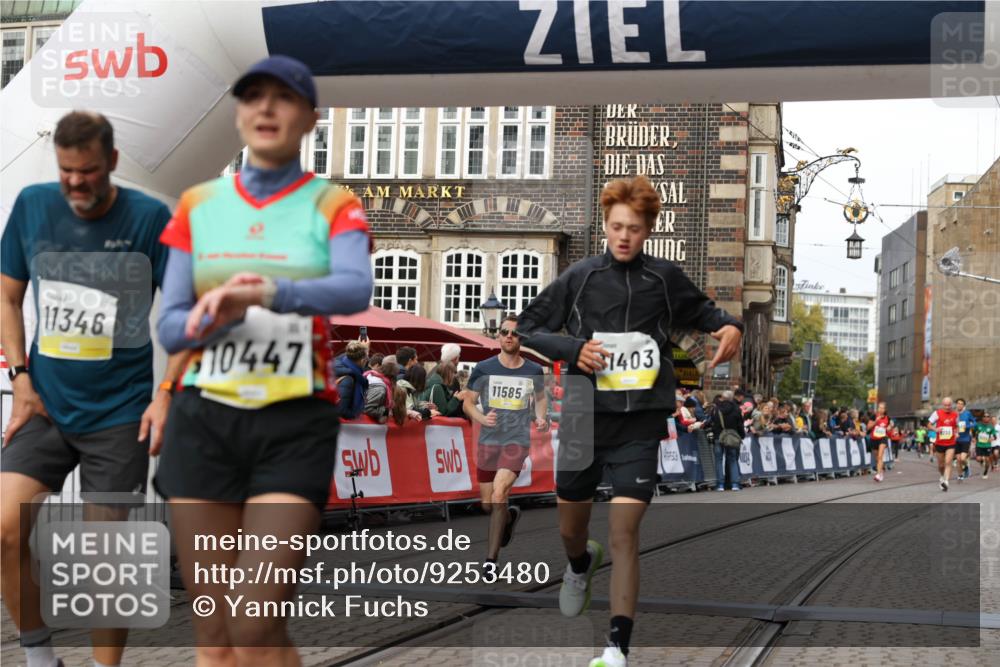 05.10.2025 - 20. swb-Marathon Bremen Yannick Fuchs http://msf.ph/oto/9253480 05.10.2025 10:45:34 Ziel 9396, 9885, 10447, 10634, 11346, 11403, 11585 meine-sportfotos.de