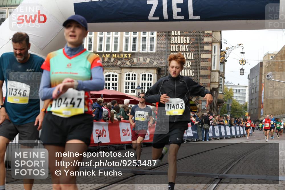 05.10.2025 - 20. swb-Marathon Bremen Yannick Fuchs http://msf.ph/oto/9253487 05.10.2025 10:45:35 Ziel 9396, 9885, 10447, 11346, 11403, 11585 meine-sportfotos.de