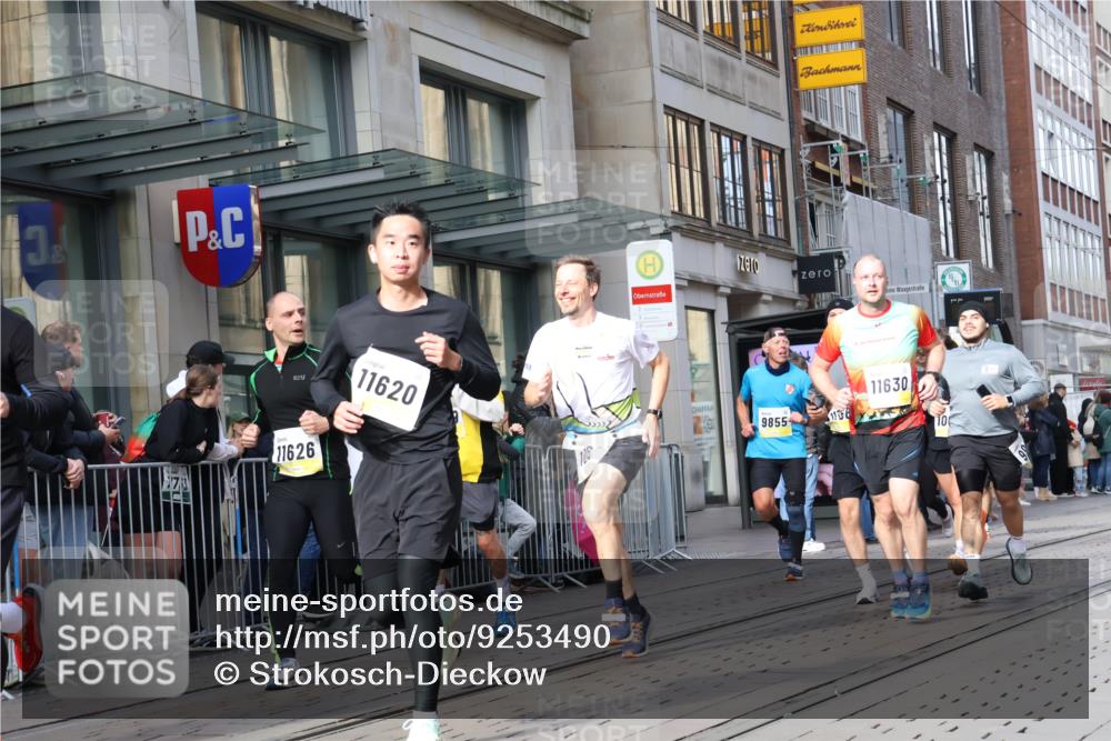 05.10.2025 - 20. swb-Marathon Bremen Strokosch-Dieckow http://msf.ph/oto/9253490 05.10.2025 10:55:51 Ziel 9258, 9541, 9811, 9855, 9950, 9968, 10006, 10009, 10015, 10028, 10191, 10196, 10394, 10424, 10590, 10641, 10664, 10675, 10758, 10959, 10989, 10992, 11095, 11148, 11364, 11366, 11554, 11620, 11626, 11630, 11662, 11693, 11741, 9258, 9541, 9811, 9855, 9950, 9968, 10006, 10009, 10015, 10028, 10191, 10196, 10394, 10424, 10590, 10641, 10664, 10675, 10758, 10959, 10989, 10992, 11095, 11148, 11364, 11366, 11554, 11620, 11630, 11662, 11693 meine-sportfotos.de