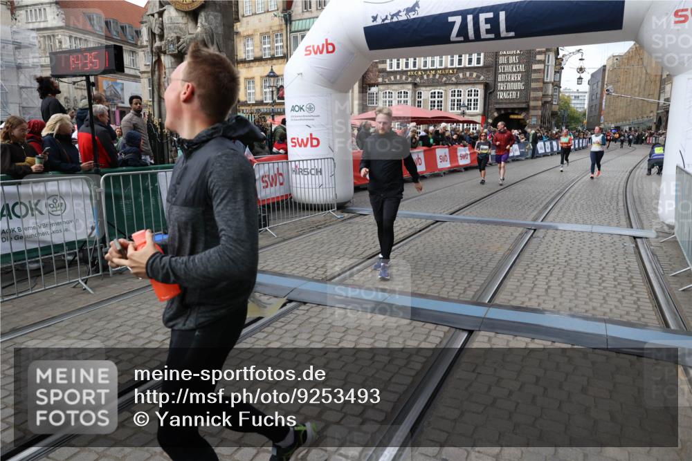 05.10.2025 - 20. swb-Marathon Bremen Yannick Fuchs http://msf.ph/oto/9253493 05.10.2025 11:14:40 Ziel 9756, 10292, 10722, 11072, 11139, 11473 meine-sportfotos.de