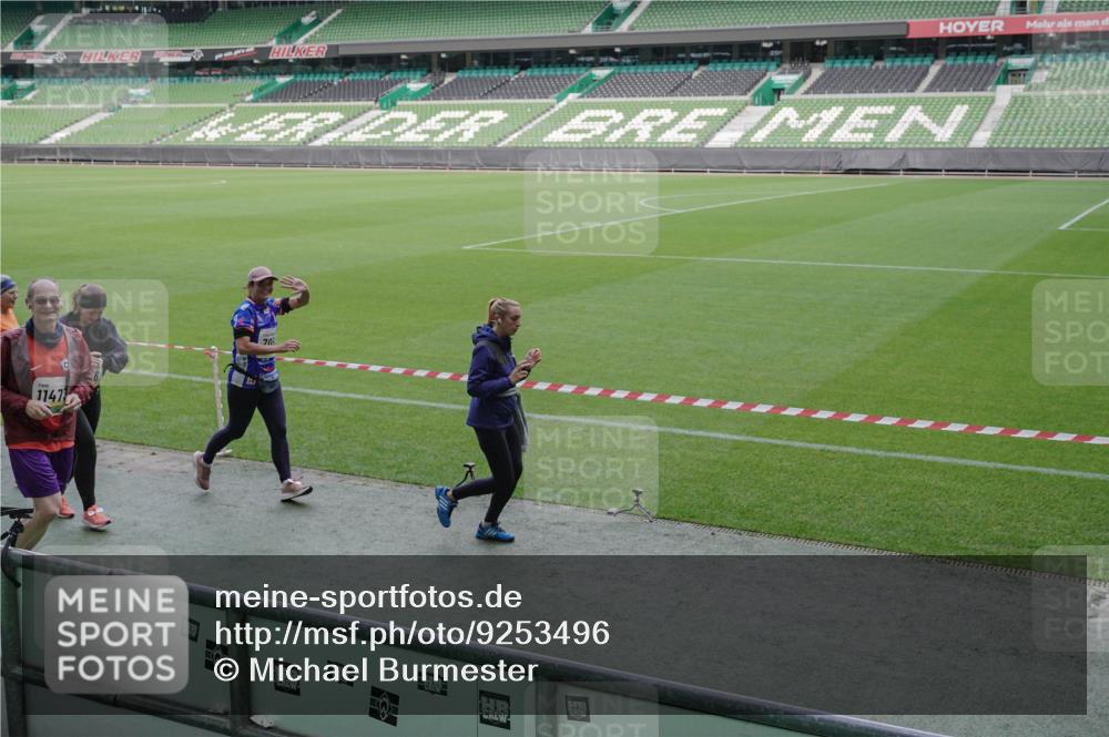 05.10.2025 - 20. swb-Marathon Bremen Michael Burmester http://msf.ph/oto/9253496 05.10.2025 10:42:11 Laufen im Stadion 7069, 8533, 8865, 9212, 9276, 9519, 9632, 9648, 9649, 9798, 9815, 9836, 9837, 9907, 9945, 9972, 9982, 9999, 10031, 10082, 10087, 10125, 10129, 10132, 10134, 10148, 10189, 10214, 10223, 10239, 10248, 10264, 10333, 10365, 10366, 10415, 10499, 10522, 10684, 10706, 10722, 10815, 10824, 10937, 10943, 10998, 11037, 11056, 11097, 11126, 11142, 11172, 11206, 11232, 11379, 11395, 11405, 11437, 11473, 11584, 11634, 9274, 9357, 11261 meine-sportfotos.de