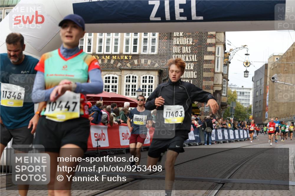 05.10.2025 - 20. swb-Marathon Bremen Yannick Fuchs http://msf.ph/oto/9253498 05.10.2025 10:45:35 Ziel 9396, 9885, 10447, 11346, 11403, 11585 meine-sportfotos.de