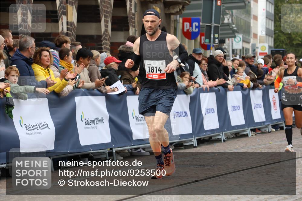 05.10.2025 - 20. swb-Marathon Bremen Strokosch-Dieckow http://msf.ph/oto/9253500 05.10.2025 12:51:34 Ziel 938, 1494, 1814, 1913, 8099 meine-sportfotos.de