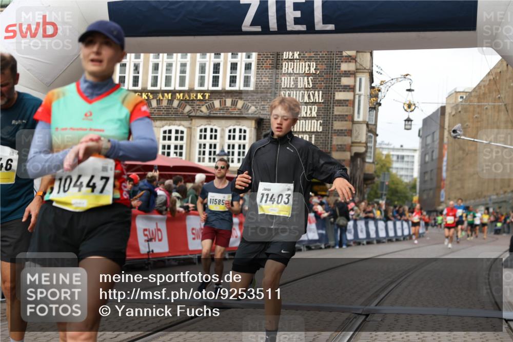 05.10.2025 - 20. swb-Marathon Bremen Yannick Fuchs http://msf.ph/oto/9253511 05.10.2025 10:45:35 Ziel 9396, 9885, 10447, 11346, 11403, 11585 meine-sportfotos.de