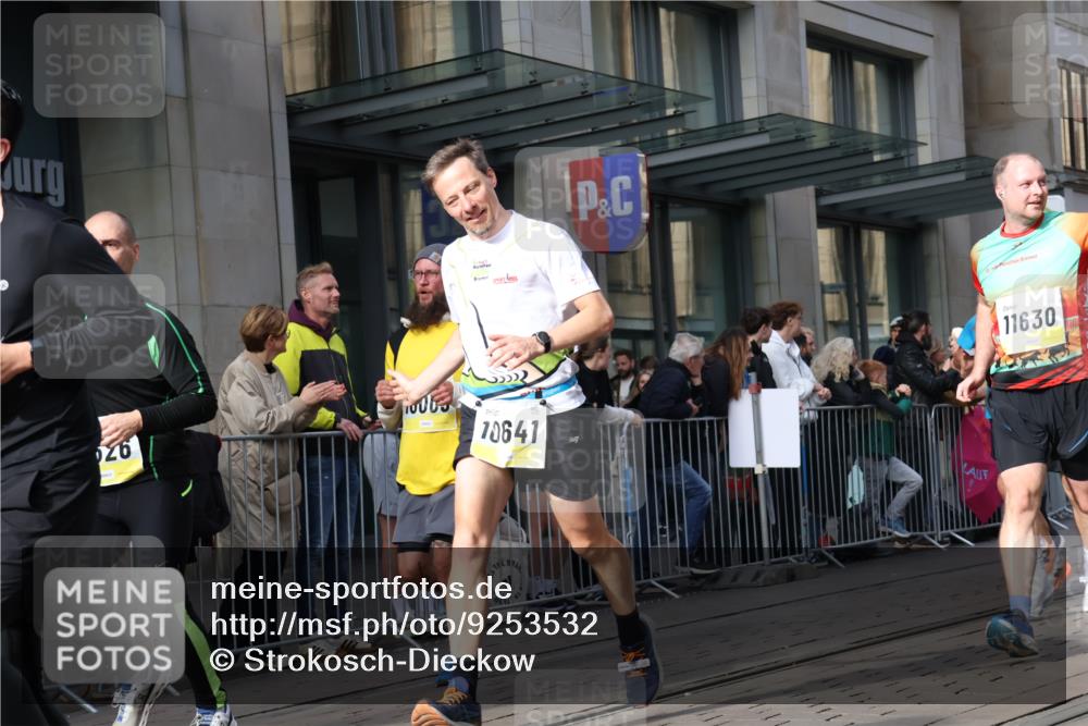 05.10.2025 - 20. swb-Marathon Bremen Strokosch-Dieckow http://msf.ph/oto/9253532 05.10.2025 10:55:53 Ziel 9258, 9424, 9541, 9783, 9811, 9855, 9950, 9968, 10006, 10009, 10015, 10028, 10191, 10196, 10394, 10424, 10590, 10641, 10664, 10675, 10959, 10989, 10992, 11095, 11148, 11364, 11366, 11554, 11620, 11626, 11630, 11662, 11693, 11723, 11741, 9258, 9424, 9541, 9783, 9811, 9855, 9950, 9968, 10006, 10009, 10015, 10028, 10191, 10196, 10394, 10424, 10590, 10641, 10664, 10675, 10959, 10989, 10992, 11095, 11148, 11364, 11366, 11554, 11620, 11630, 11662, 11693 meine-sportfotos.de