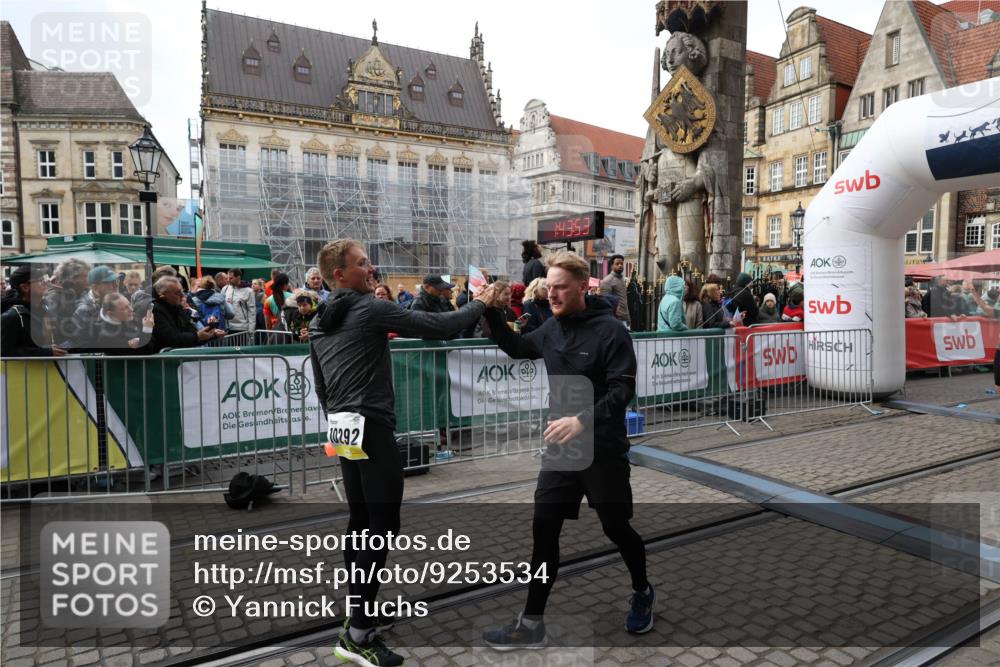 05.10.2025 - 20. swb-Marathon Bremen Yannick Fuchs http://msf.ph/oto/9253534 05.10.2025 11:14:43 Ziel 9861, 9970, 10292, 10722, 11072, 11139, 11473 meine-sportfotos.de