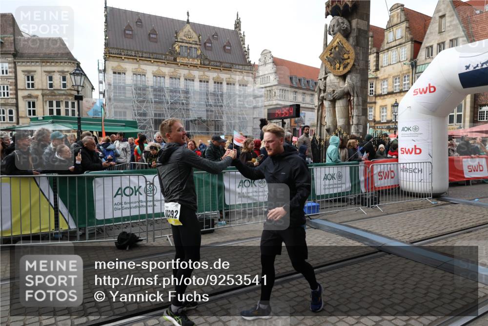 05.10.2025 - 20. swb-Marathon Bremen Yannick Fuchs http://msf.ph/oto/9253541 05.10.2025 11:14:43 Ziel 9861, 9970, 10292, 10722, 11072, 11139, 11473 meine-sportfotos.de