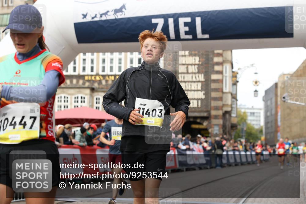 05.10.2025 - 20. swb-Marathon Bremen Yannick Fuchs http://msf.ph/oto/9253544 05.10.2025 10:45:35 Ziel 9396, 9885, 10447, 11346, 11403, 11585 meine-sportfotos.de