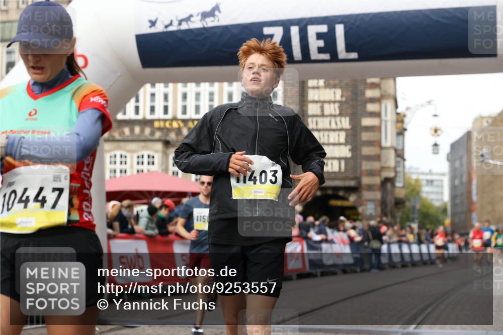05.10.2025 - 20. swb-Marathon Bremen Yannick Fuchs http://msf.ph/oto/9253557 05.10.2025 10:45:35 Ziel 9396, 9885, 10447, 11346, 11403, 11585 meine-sportfotos.de