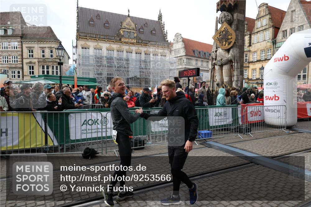 05.10.2025 - 20. swb-Marathon Bremen Yannick Fuchs http://msf.ph/oto/9253566 05.10.2025 11:14:43 Ziel 9861, 9970, 10292, 10722, 11072, 11139, 11473 meine-sportfotos.de
